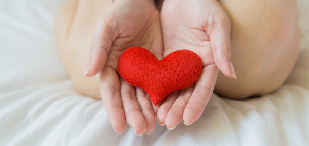 Poduszeczka serca na dłoni